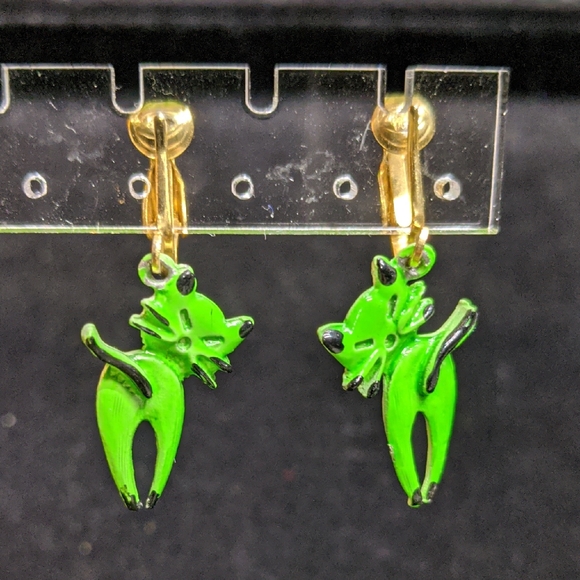 Jewelry - Vintage Atomic Cat Clip On Earrings, Martian Green